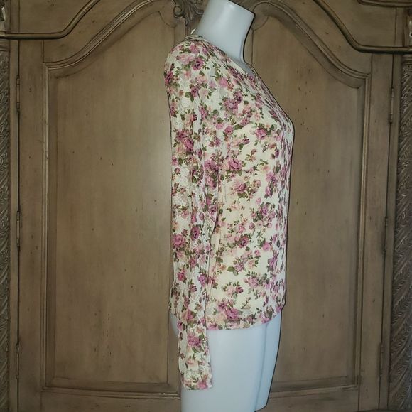 Floral Long Sleeve Top. Runs small. No stretch. NWOT - Picture 2 of 8